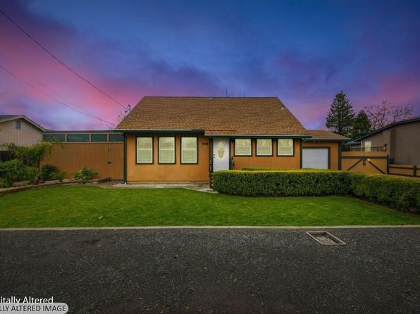 203 Cockrobin Avenue - Photo 1