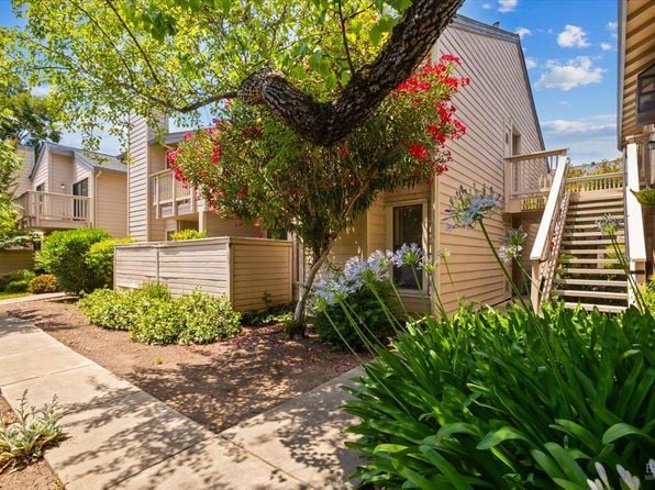 411 Mission Boulevard - Photo 1