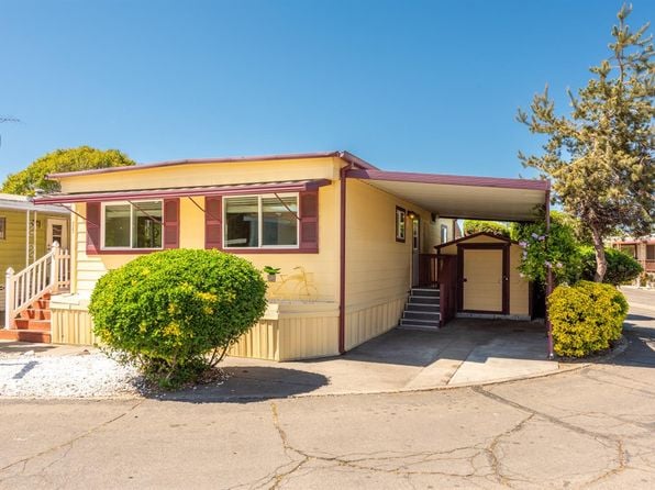 55 Wayside Drive - Photo 1