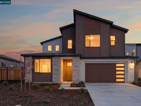 2298 Vandeleur Dr - Photo 1