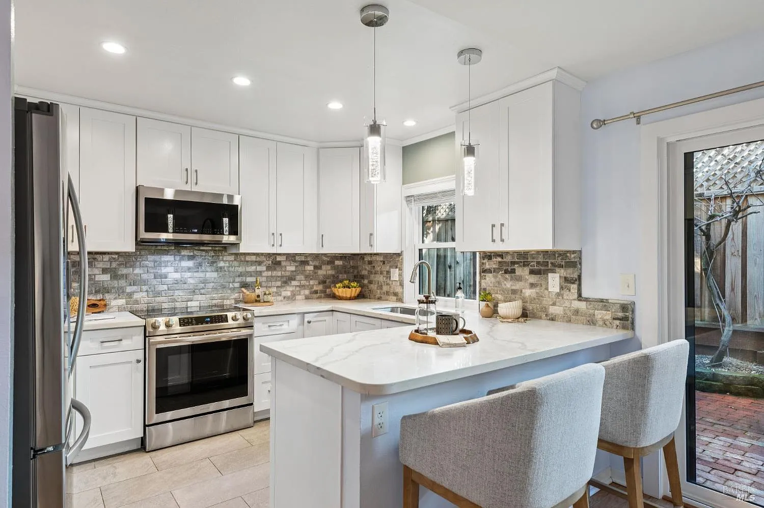 818 2nd Street W - Photo 1