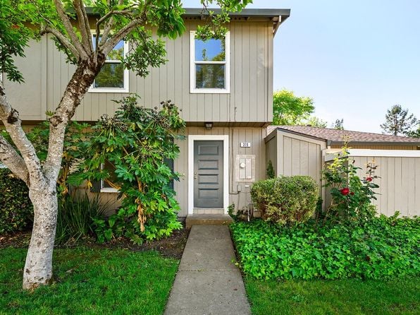 319 Algiers Court - Photo 1