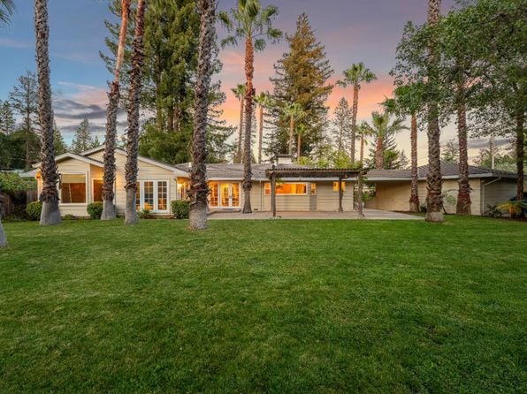 541 Sunset Drive - Photo 1