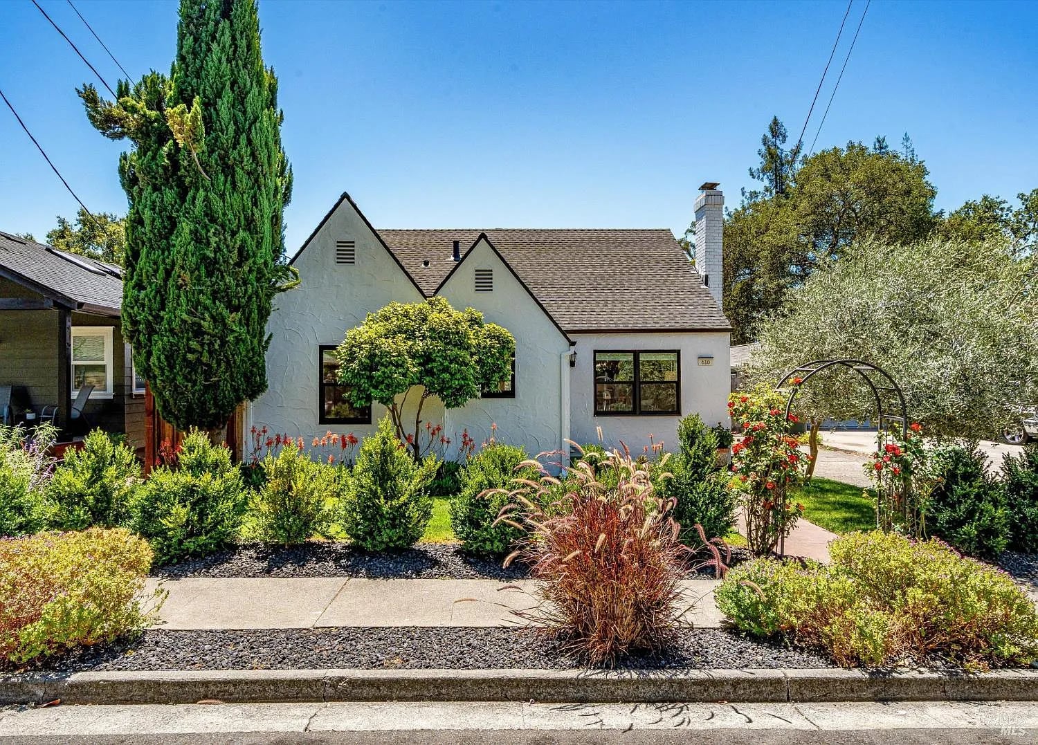 610 La Verne Avenue - Photo 1