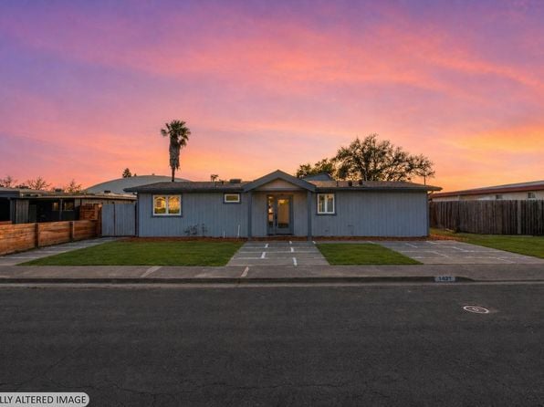 1421 Spruce Way - Photo 1