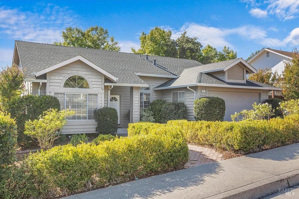 421 Tee Drive - Photo 1