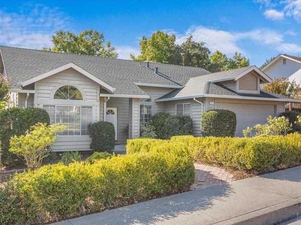 421 Tee Drive - Photo 1