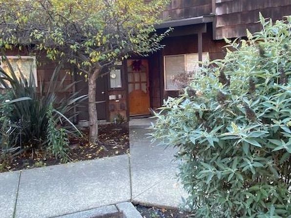 1565 Parkway Dr - Photo 1