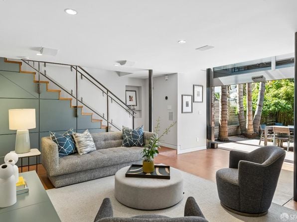 228 Connecticut St - Photo 1