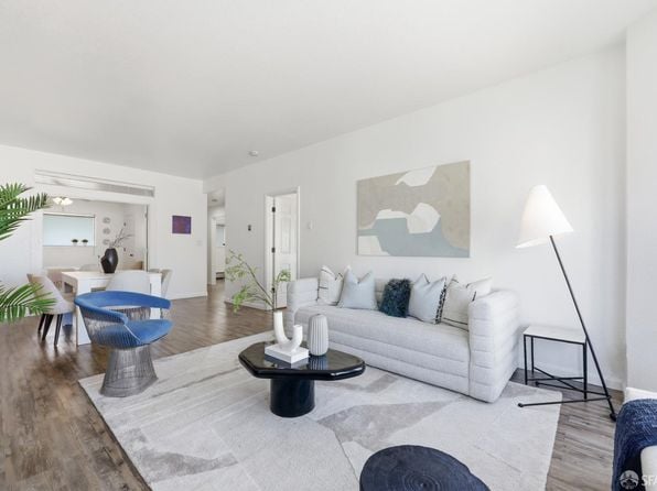 1461 Broadway APT 405 - Photo 1