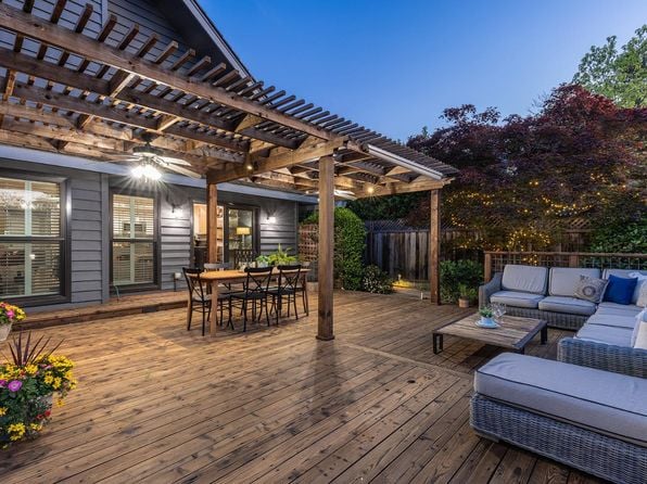 1922 Oak Circle - Photo 1