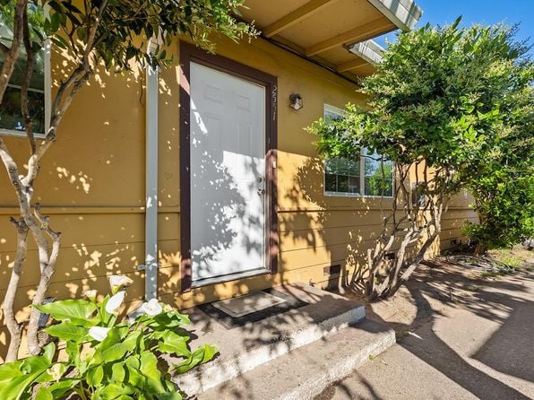 2549 - 2553 Corby Avenue - Photo 1