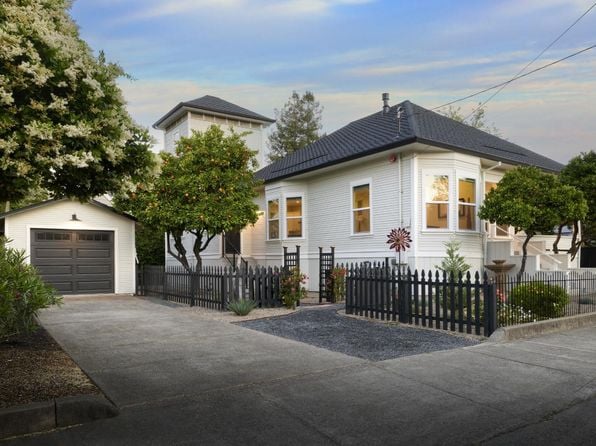 521 Prince Avenue - Photo 1