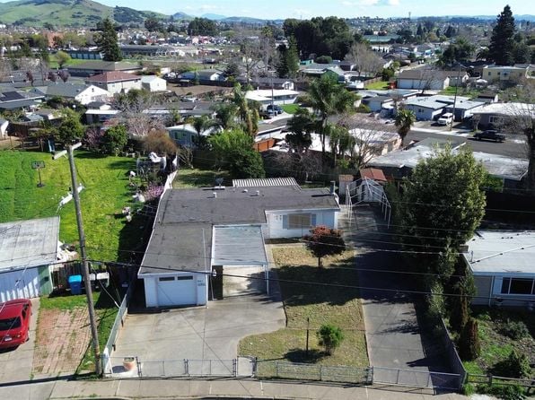 241 Los Altos Pl - Photo 1