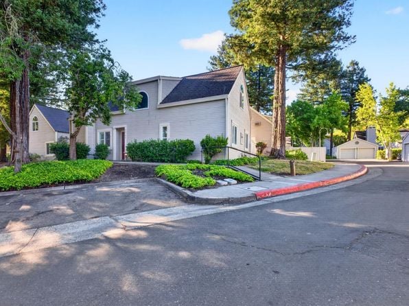 2757 Lakeview Drive - Photo 1