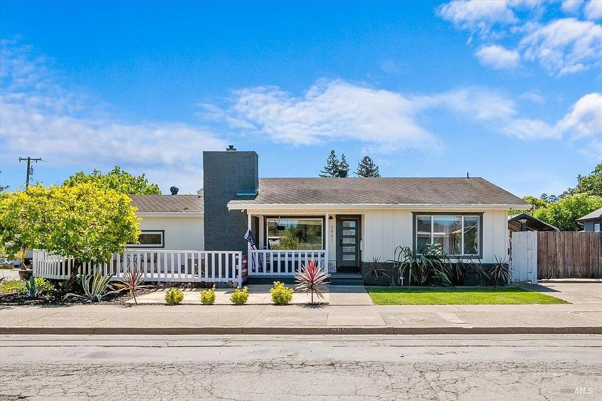 2901 Laurel Street - Photo 1