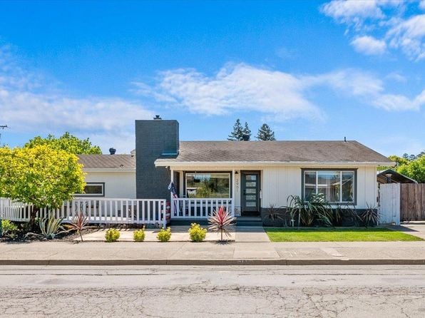 2901 Laurel Street - Photo 1