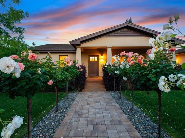 977 Pratt Avenue - Photo 1