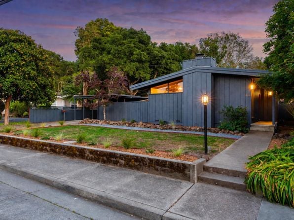 626 Sunnyslope Avenue - Photo 1