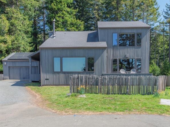 135 Larkspur Close - Photo 1