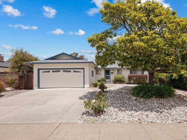 405 Ely Boulevard S - Photo 1