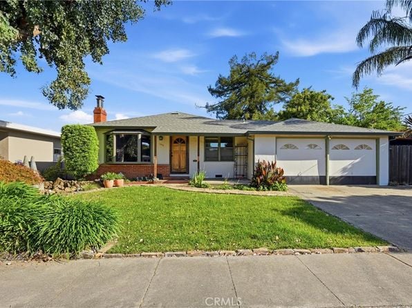 1923 Will Scarlet Ln - Photo 1
