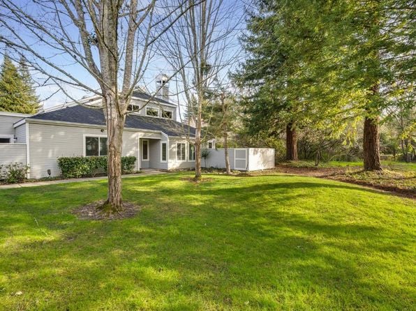 2322 Lakeview Drive - Photo 1