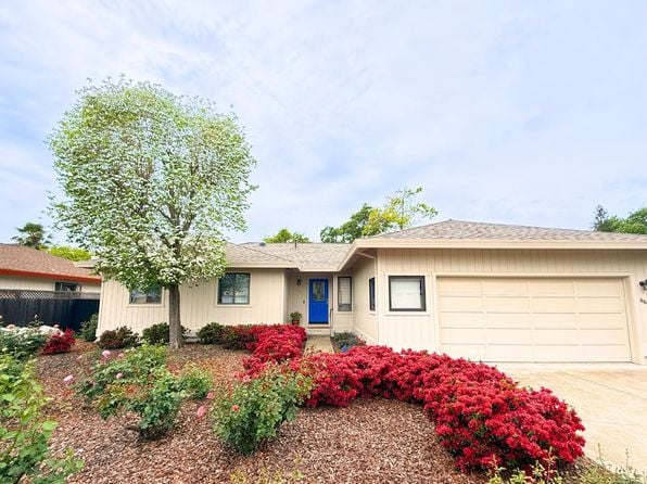 665 4th Street E - Photo 1