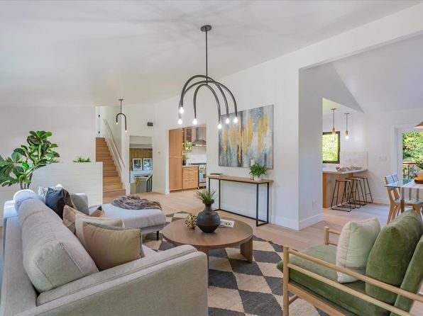 690 Hudson Ct - Photo 1