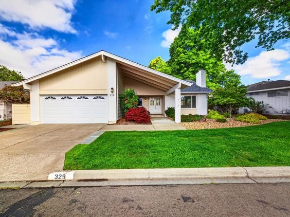 329 Oak Leaf Circle - Photo 1