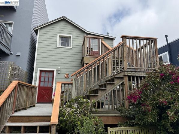 30 Niantic Ave - Photo 1