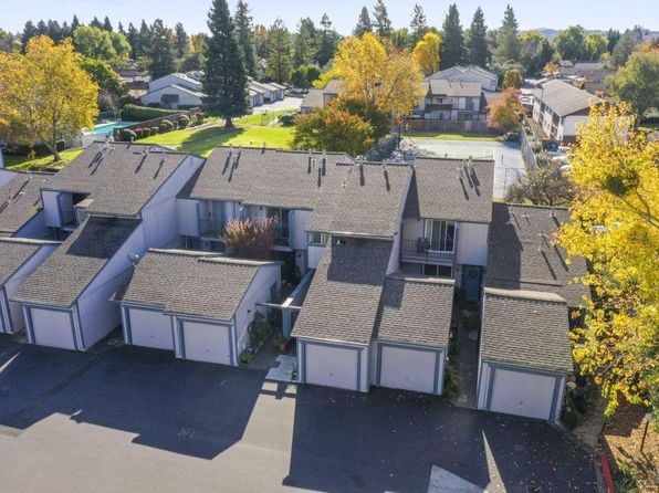 11 Creekwood Square - Photo 1