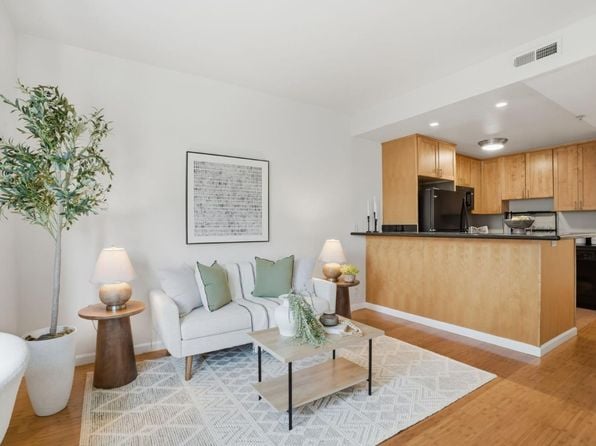 400 Alemany Blvd APT 2 - Photo 1