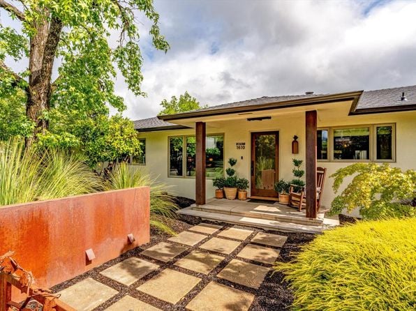 1610 Spring Mountain Road - Photo 1