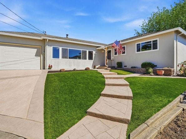 32 Colinda Drive - Photo 1