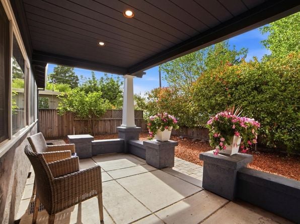 222 Boyes Boulevard - Photo 1