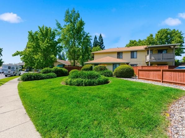 451 7th Street W - Photo 1