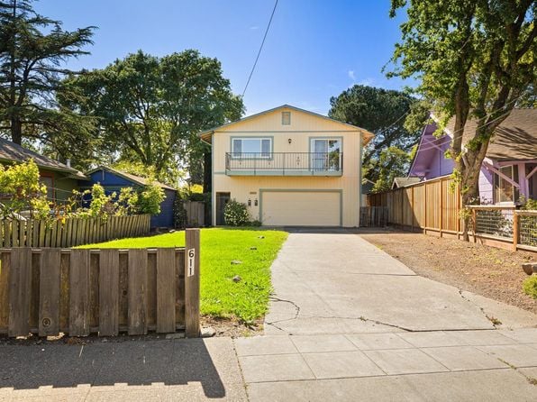 611 Hendley Street - Photo 1