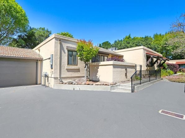 110 La Mancha Way - Photo 1