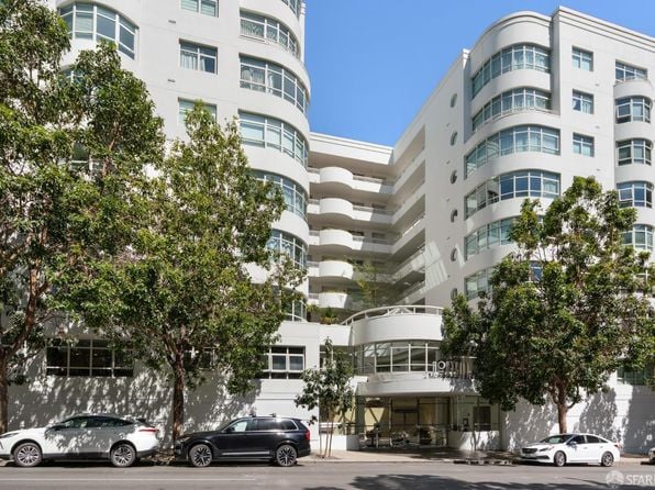 403 Main St APT 208N - Photo 1