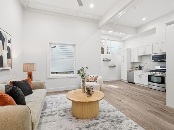 592 Chestnut St - Photo 1