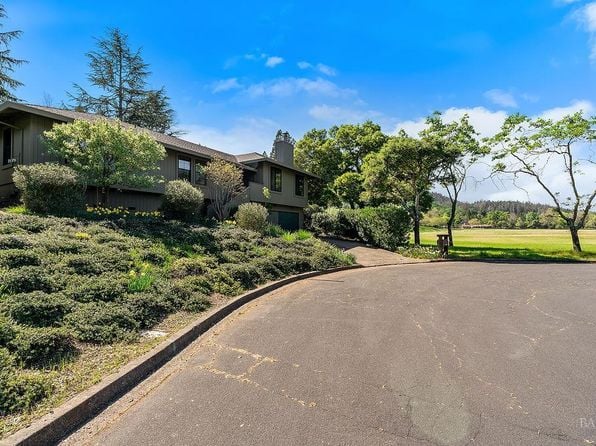 549 Catherine Court - Photo 1