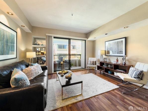 601 Van Ness Ave APT 411 - Photo 1