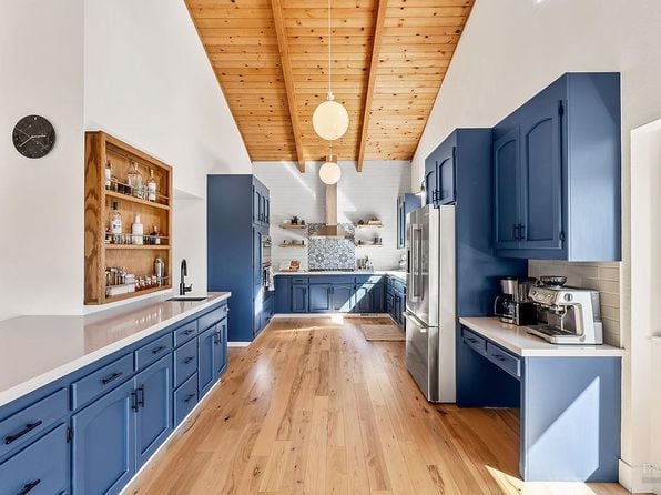 913 Valley View Drive - Photo 1