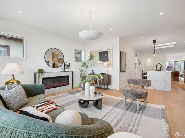 907 Athens St - Photo 1