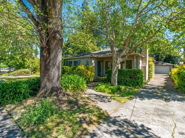 1034 Stewart Street - Photo 1