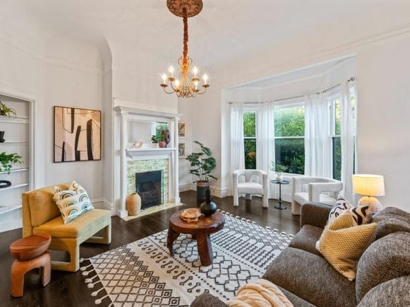 483 Oak St - Photo 1