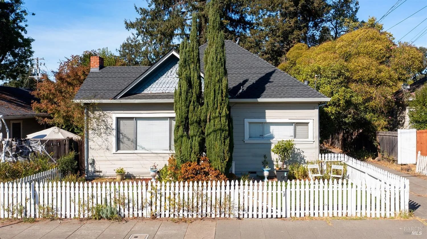 705 Tupper Street - Photo 1