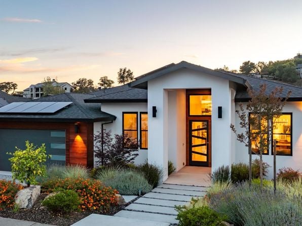 3735 Lakebriar Place - Photo 1