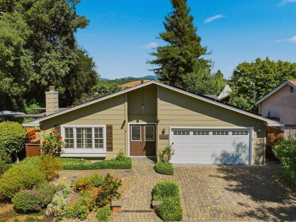 1076 Stonybrook Drive - Photo 1